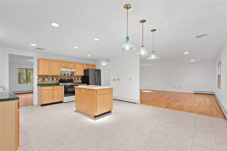 46 Fycke Ln Teaneck - _0013_Layer 1
